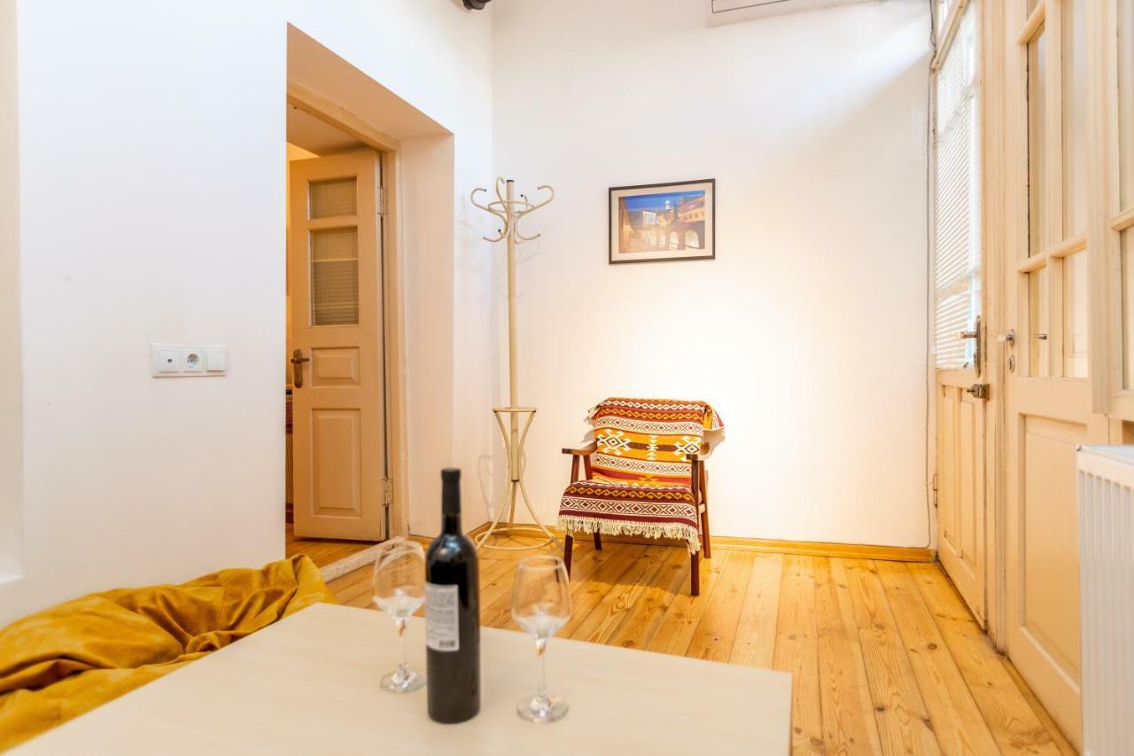 Nina' Cozy Apartment Tbilisi Bagian luar foto